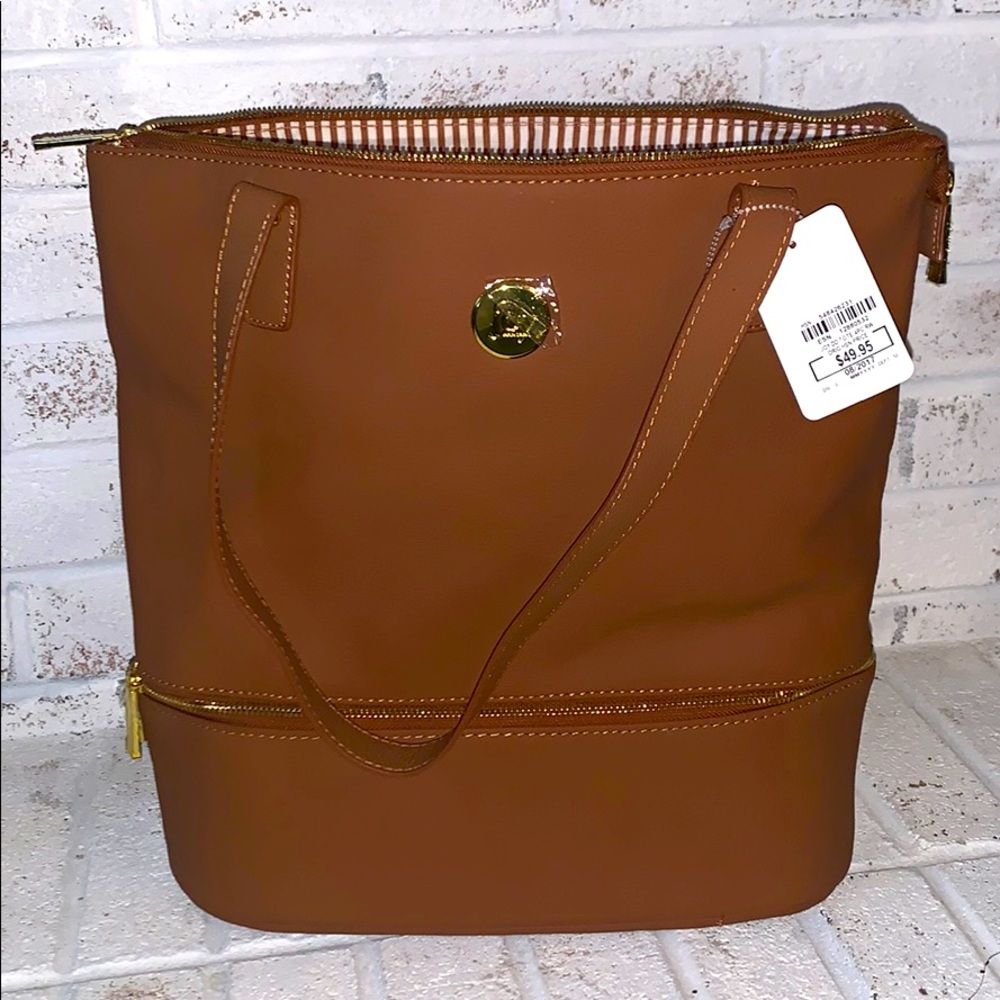 Mangano leather purse.